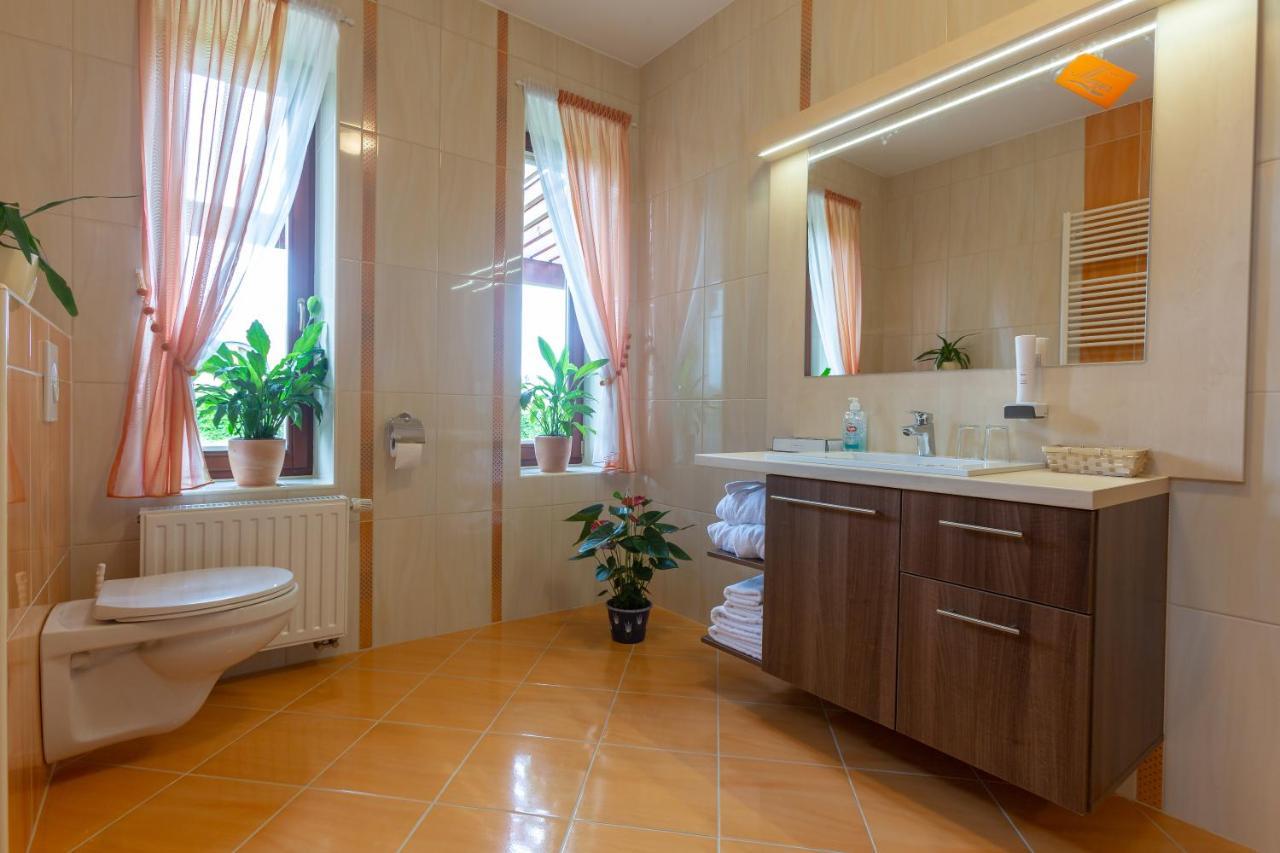 Hotel Mayer Alsooers Екстериор снимка